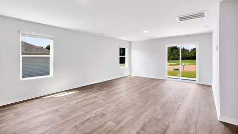 Living - 405 Crocus Ct, Richlands, NC 28547 photo 2 of 4