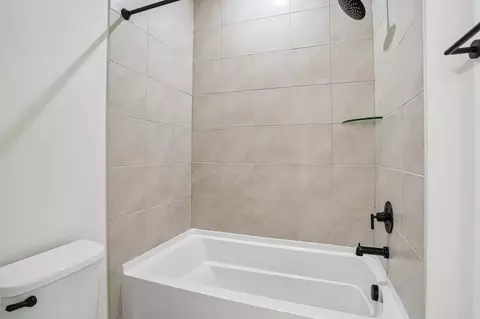 Bath - 19712 Misty Moss Sq, Ashburn, VA 20147 photo 4 of 7