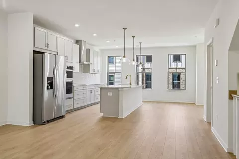 Kitchen - 19712 Misty Moss Sq, Ashburn, VA 20147 photo 3 of 5