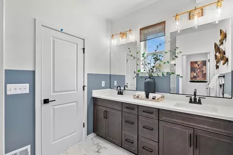 Bath - 19712 Misty Moss Sq, Ashburn, VA 20147 photo 6 of 7