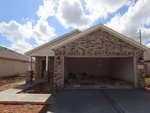 1050 Garnet Star Dr, La Marque, TX 77568