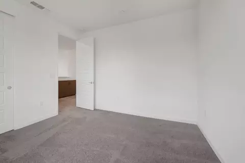 Bedroom - 5733 Pathway Dr, Fairfield, CA 94533 photo 15 of 32
