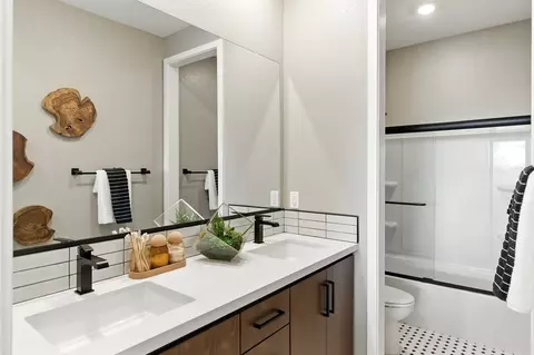 Bath - 5733 Pathway Dr, Fairfield, CA 94533 photo 7 of 22