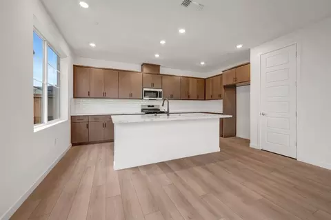 Kitchen - 5733 Pathway Dr, Fairfield, CA 94533 photo 1 of 14
