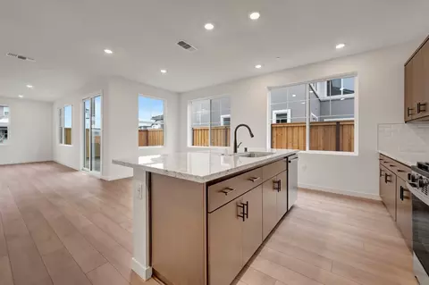 Kitchen - 5733 Pathway Dr, Fairfield, CA 94533 photo 3 of 14