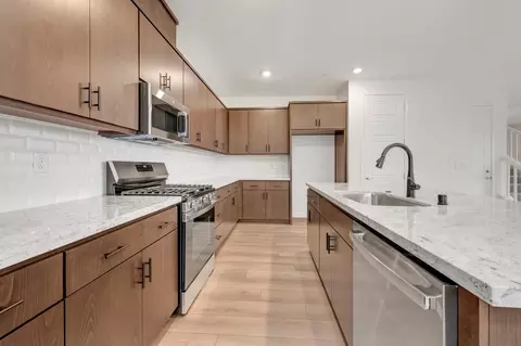 Kitchen - 5733 Pathway Dr, Fairfield, CA 94533 photo 2 of 14
