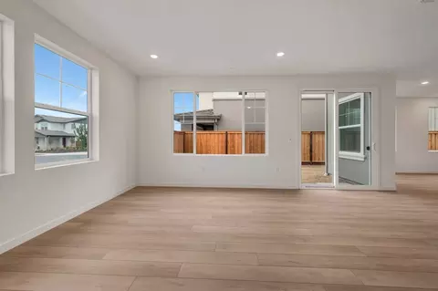 Living - 5733 Pathway Dr, Fairfield, CA 94533 photo 4 of 12