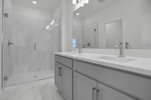 Bath - 7570 Sea Oak Ct, Parrish, FL 34219 photo 3 of 6