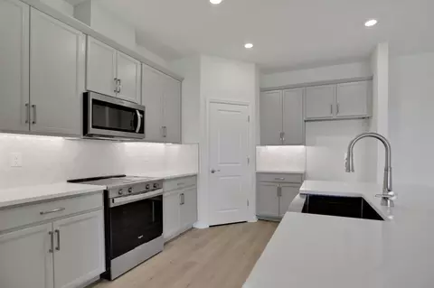 Kitchen - 7570 Sea Oak Ct, Parrish, FL 34219 photo 1 of 4