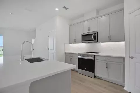 Kitchen - 7570 Sea Oak Ct, Parrish, FL 34219 photo 2 of 4