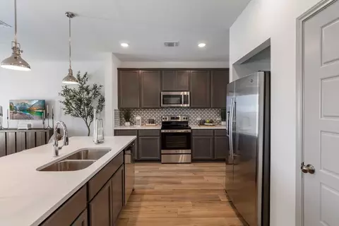 Kitchen - 181 Wind Hl, Jarrell, TX 76537 photo 4 of 6