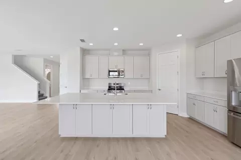 Kitchen - 8517 Dove Bog Ter, Parrish, FL 34219 photo 3 of 5