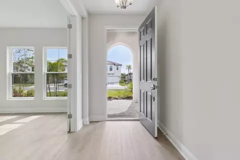 Entry Way - 8517 Dove Bog Ter, Parrish, FL 34219 photo 1 of 3