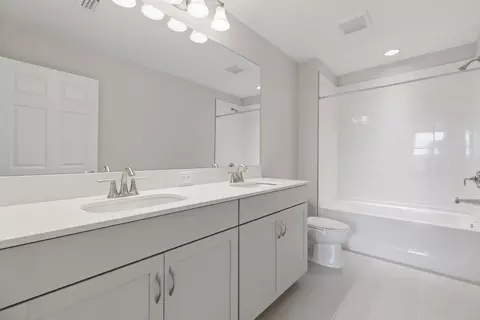 Bath - 8517 Dove Bog Ter, Parrish, FL 34219 photo 1 of 6