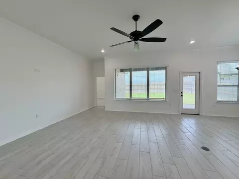 Living - 2016 Yarrow, Temple, TX 76502 photo 2 of 3