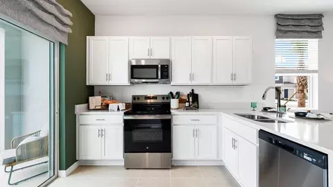 Kitchen - 14064 Textile Run, Parrish, FL 34219 photo 4 of 7