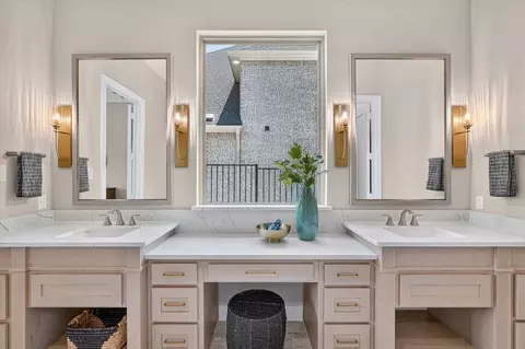 Bath - 317 Vale Run, Kyle, TX 78640 photo 1 of 4
