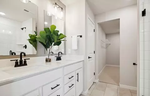 Bath - 1546 149th St, Rosemount, MN 55068 photo 2 of 3