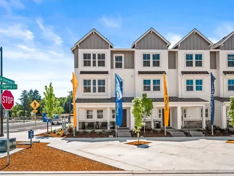 18136 SW Alderwood Dr, Beaverton, OR 97006