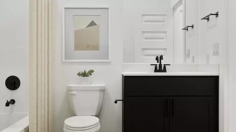 Bath - 672 Sunbeam Pl, Sequim, WA 98382 photo 3 of 5