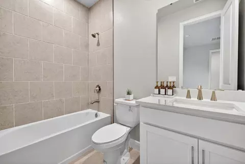 Bath - 13037 Pierce St, Parrish, FL 34219 photo 3 of 3