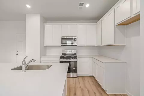 Kitchen - 20532 E 58th Ave, Aurora, CO 80019 photo 4 of 16