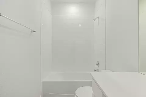 Bath - 20532 E 58th Ave, Aurora, CO 80019 photo 6 of 10