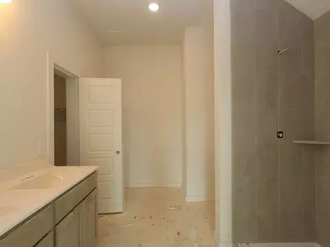 Bath - 629 Falling Cave Dr, Willis, TX 77378 photo 1 of 2