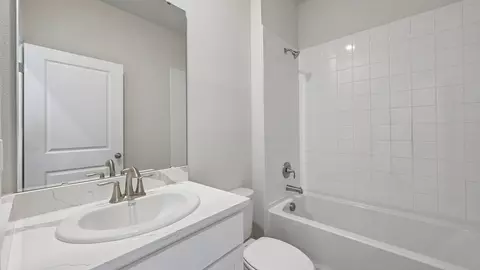 Bath - 17325 Whiskey Creek Trl, Parrish, FL 34219 photo 4 of 5