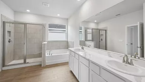 Bath - 17325 Whiskey Creek Trl, Parrish, FL 34219 photo 1 of 5