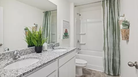 Bath - 7331 Babbling Brook Ln, Corryton, TN 37721 photo 2 of 6