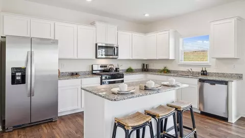 Kitchen - 7331 Babbling Brook Ln, Corryton, TN 37721 photo 1 of 5