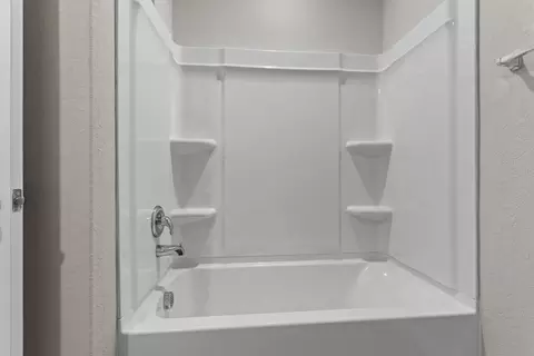 Bath - 170 Stabler Sq, Mico, TX 78056 photo 3 of 7