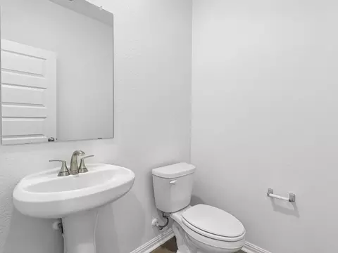 Bath - 233 Antioch Colony Dr, Buda, TX 78610 photo 2 of 3