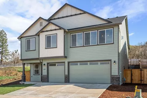 671 Old Waverly Way, Eagle Point, OR 97524