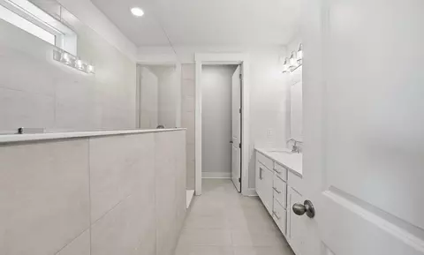 Bath - 557 Waters Edge Dr, Myrtle Beach, SC 29579 photo 3 of 4