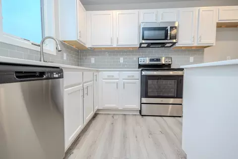 Kitchen - White Oak Ln, Granger, IA 50109 photo 3 of 5