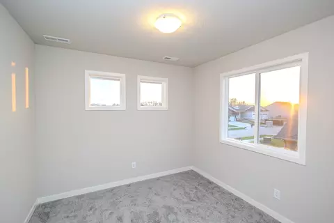 Bedroom - White Oak Ln, Granger, IA 50109 photo 4 of 5
