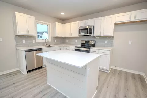 Kitchen - White Oak Ln, Granger, IA 50109 photo 1 of 5