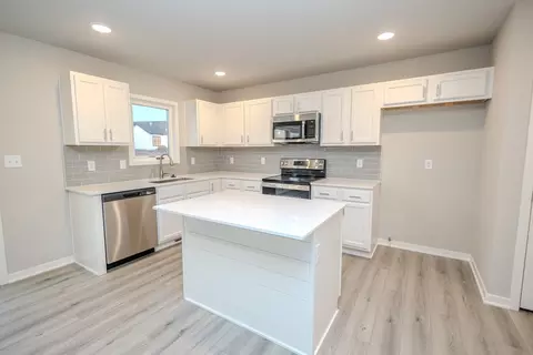 Kitchen - White Oak Ln, Granger, IA 50109 photo 4 of 5