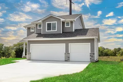 Exterior - White Oak Ln, Granger, IA 50109 photo 2 of 3