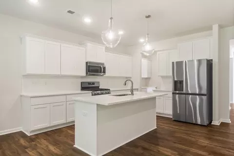 Kitchen - 1184 Summer Duck Loop, Florence, SC 29501 photo 4 of 7