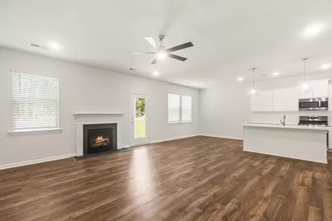 Living - 1184 Summer Duck Loop, Florence, SC 29501 photo 3 of 5