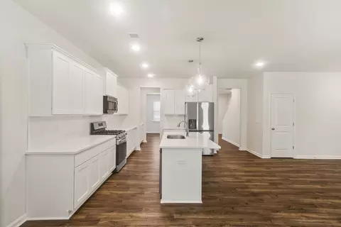 Kitchen - 1184 Summer Duck Loop, Florence, SC 29501 photo 6 of 7