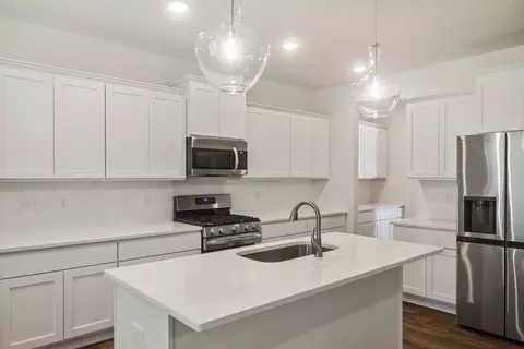 Kitchen - 1184 Summer Duck Loop, Florence, SC 29501 photo 5 of 7