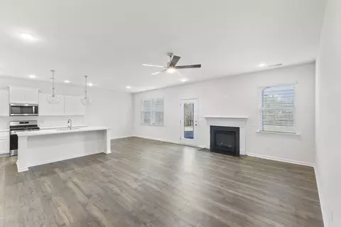 Living - 1184 Summer Duck Loop, Florence, SC 29501 photo 2 of 5