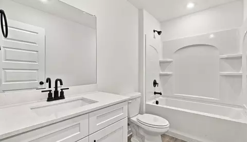 Bath - 4087 Agave Ave, Springdale, AR 72764 photo 3 of 5