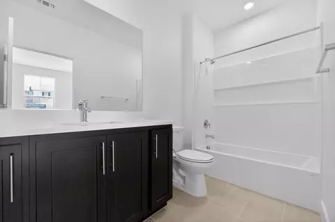 Bath - 7967 Lamplight Dr, Tracy, CA 95377 photo 2 of 3