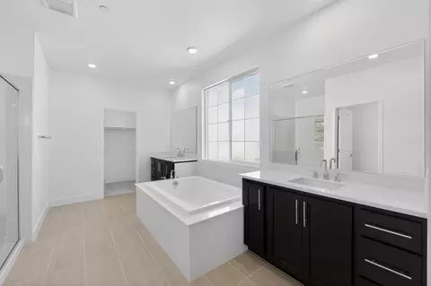 Bath - 7967 Lamplight Dr, Tracy, CA 95377 photo 3 of 3