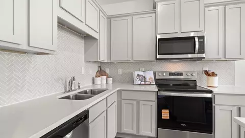 Kitchen - 222 Kenmore Cir, Perry, GA 31069 photo 8 of 9
